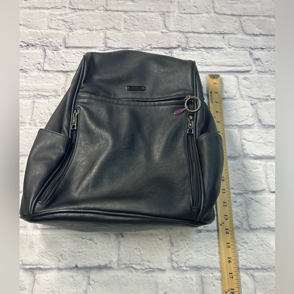 Cluci Vegan Leather Black Backpack - Picture 9 of 10
